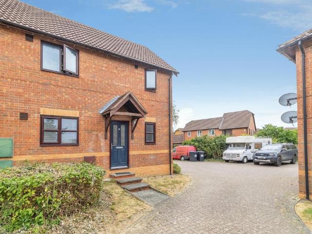 Flat for sale in Fenny Stratford, Milton Keynes