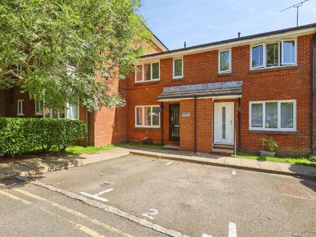 Flat for sale in Roselands, Eastbourne