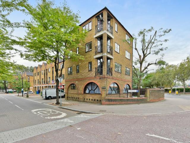 Flat for sale in Rotherhithe, Greater London