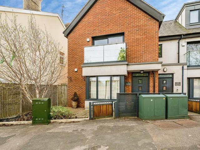 Flat for sale in Burnham, Swallow