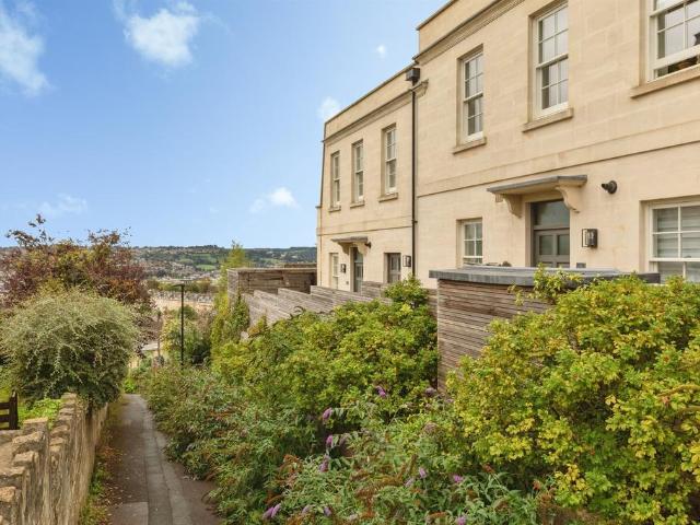 Flat for sale in Lansdown, Bath