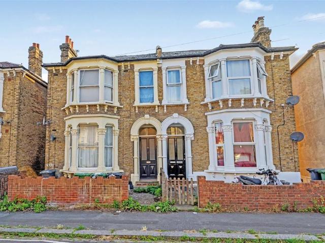 Flat for sale in London Borough of Lewisham, Greater London