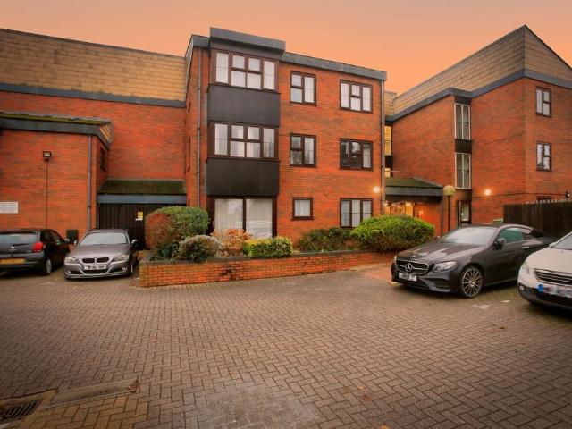 Flat for sale in Peterborough