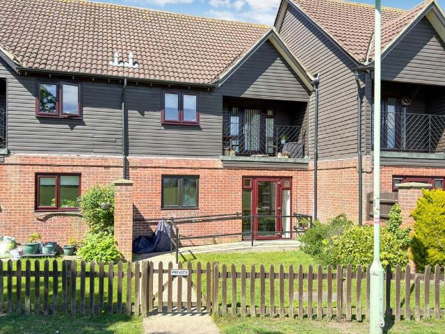 Flat for sale in Eastbridge, Suffolk