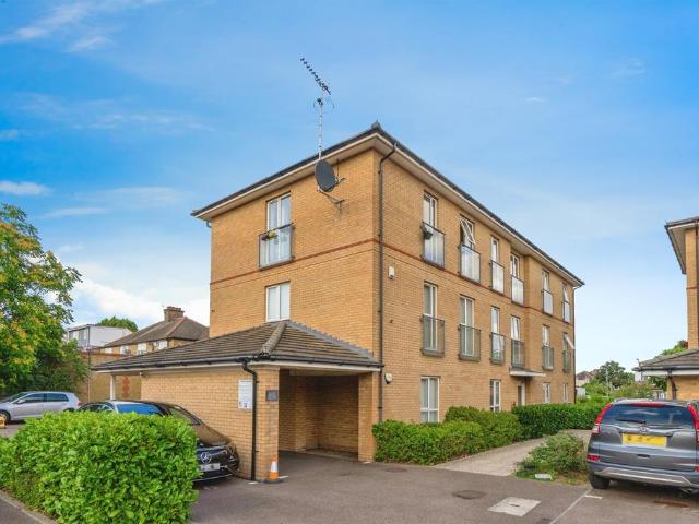 Flat for sale in Thames View, Greater London