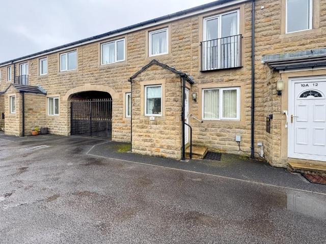 Flat for sale in Holme Valley, Honley