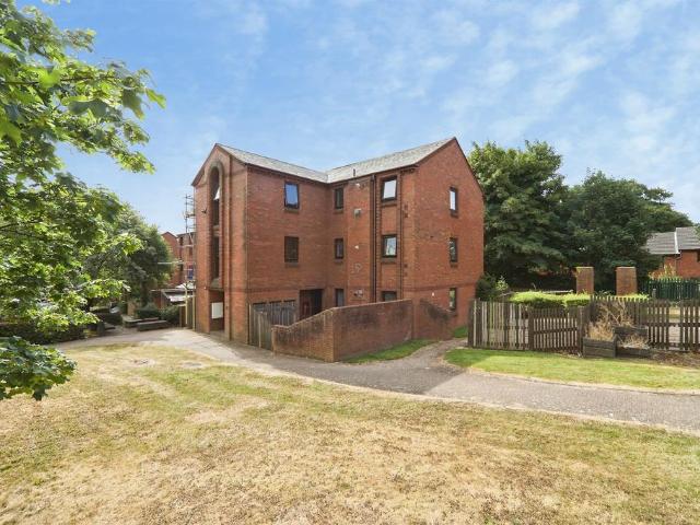 Flat for sale in Chapeltown, West Yorkshire