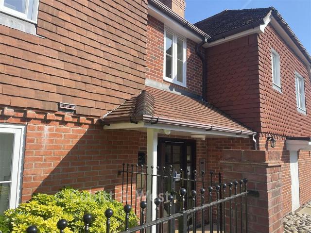 Flat for sale in Tedfold, Horsham