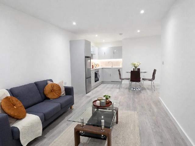 Flat for sale in Suttons Wharf, Greater London