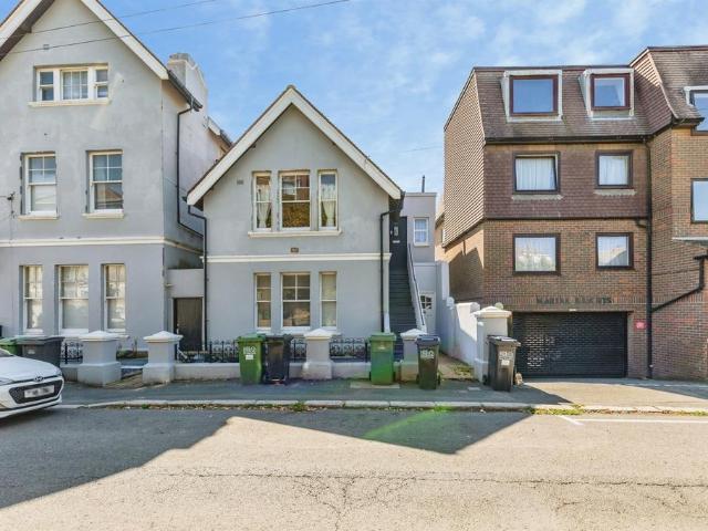 Flat for sale in West Marina, Guestling Green