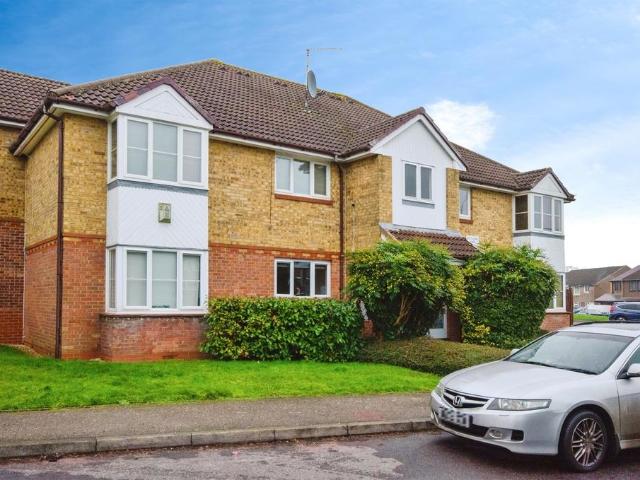Flat for sale in Kingswood, North Watford