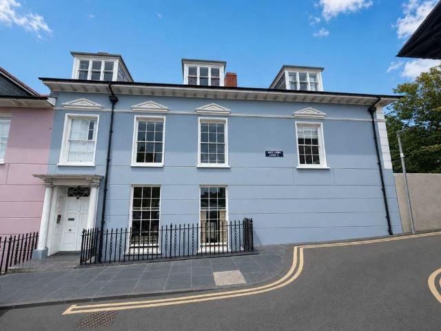 Flat for sale in Waun Fawr, Wales