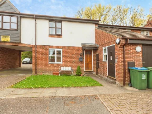 Flat for sale in Stoke Mandeville, Buckinghamshire