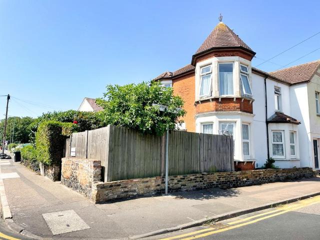 Flat for sale in North Shoebury, Alton Barnes