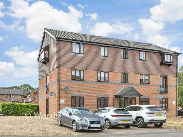 Flat for sale in Crayford, Greater London