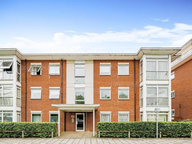 Flat for sale in Walton, Aylesbury