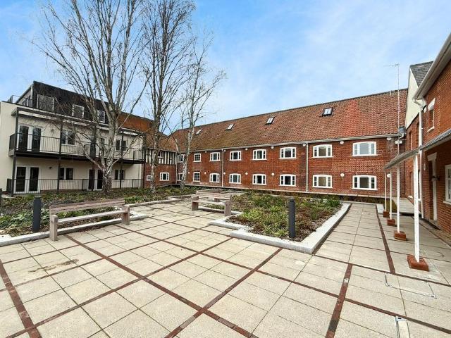 Flat for sale in Chelmondiston, Suffolk