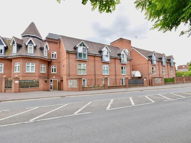 Flat for sale in Pachesham Park, Surrey