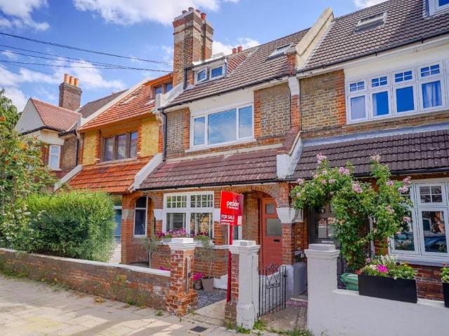Flat for sale in London Borough of Lewisham, Greater London