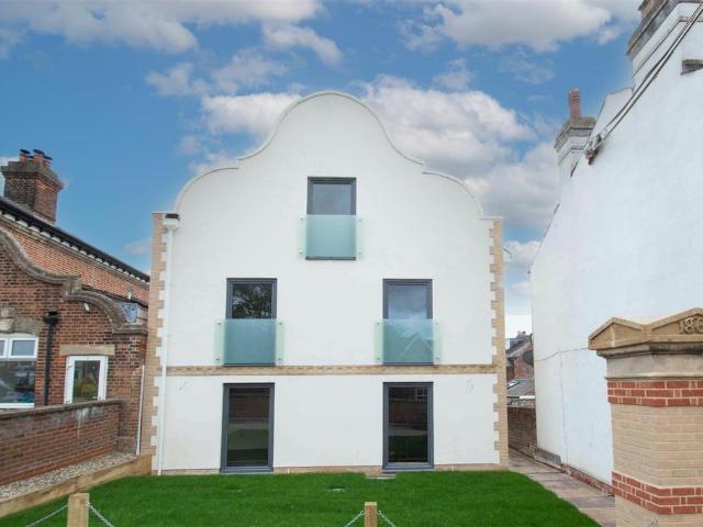 Flat for sale in Chedburgh, Suffolk