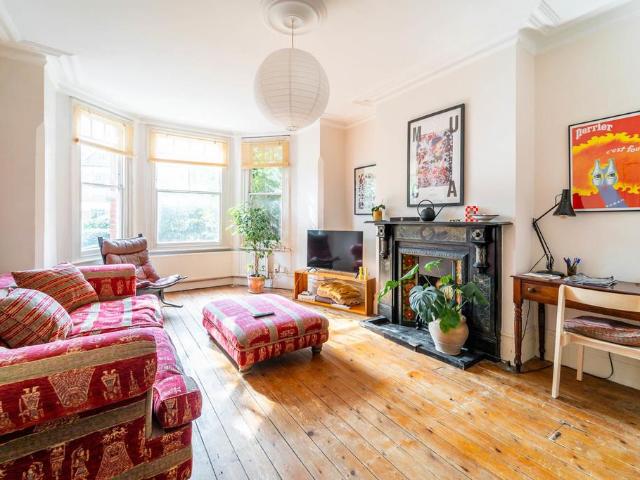Flat for sale in Muswell Hill, Greater London