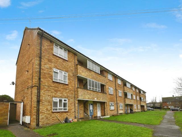 Flat for sale in Hertford, Colliers End