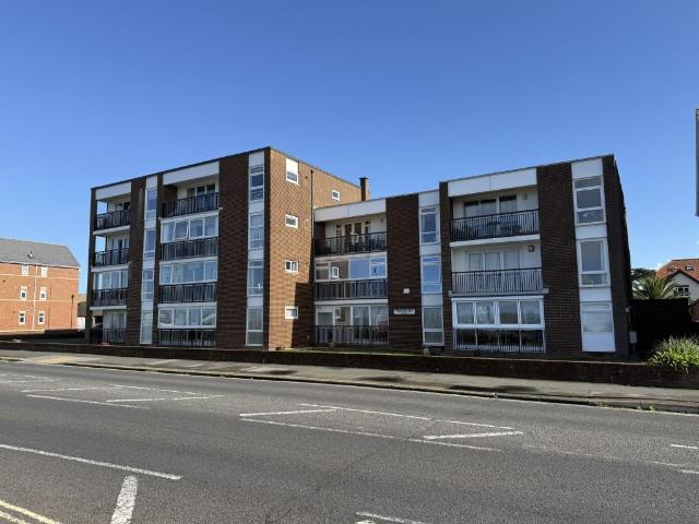 Flat for sale in Lee-on-the-Solent, Gosport