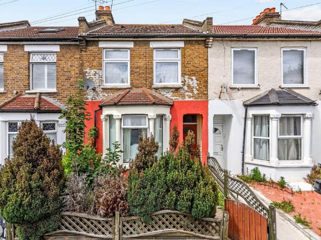 Flat for sale in London Borough of Croydon, Thornton Heath