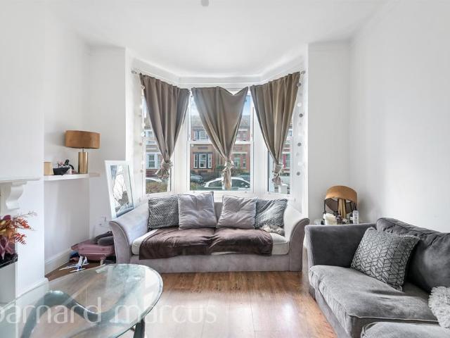 Flat for sale in West Norwood, Greater London
