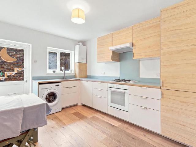 Flat for sale in Leyton, Greater London