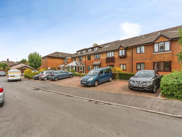 Flat for sale in Bassett, City Of Southampton