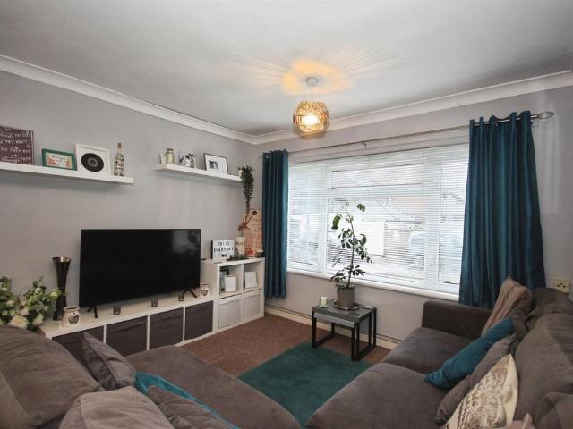Flat for sale in Emscote, Warwick