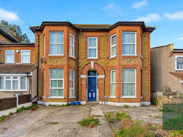 Flat for sale in London Borough of Redbridge, Greater London