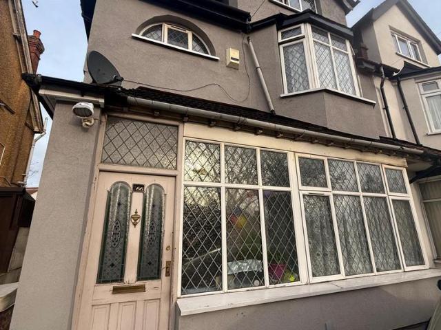 Flat for sale in Farley Hill, Spring Park