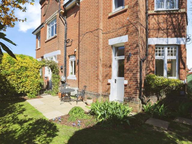 Flat for sale in Nunhead, Greater London