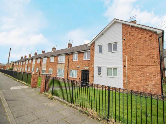 Flat for sale in Coxlodge, Tyne And Wear