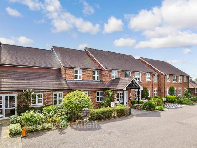 Flat for sale in Ivy Chimneys, Epping