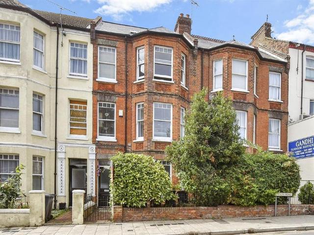Flat for sale in Oxenden, The Bridge