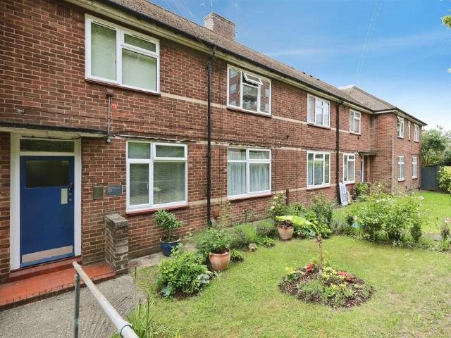 Flat for sale in Watford Rural, Batchworth