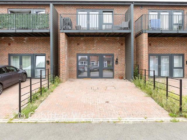 Flat for sale in Red Hill, Surrey