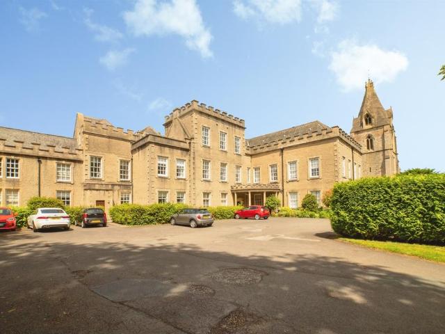 Flat for sale in Potters Corner, East Midlands