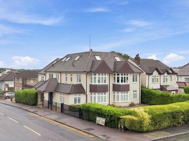 Flat for sale in Potters Bar, Hertfordshire