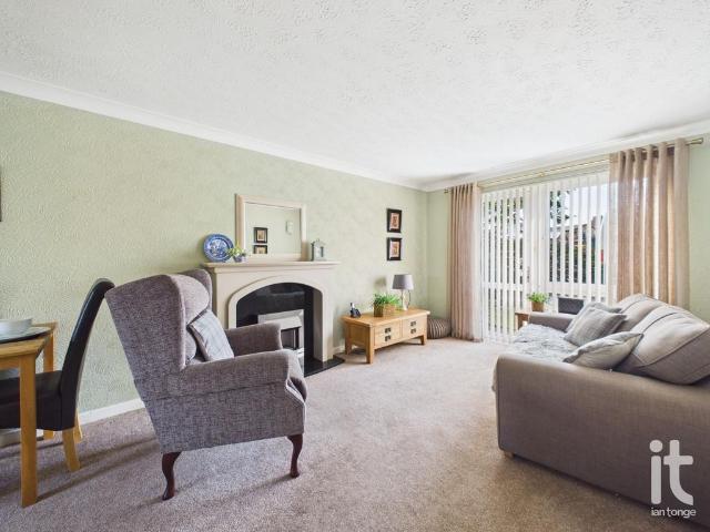 Flat for sale in Hazel Grove, Greater Manchester