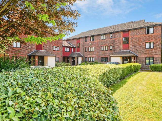 Flat for sale in Berrick Salome, Oxfordshire