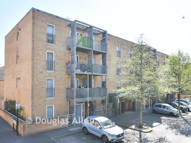 Flat for sale in Little Ilford, Isle Of Man