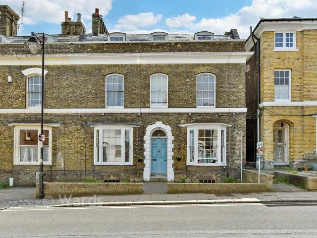 Flat for sale in Oad Street, Kent