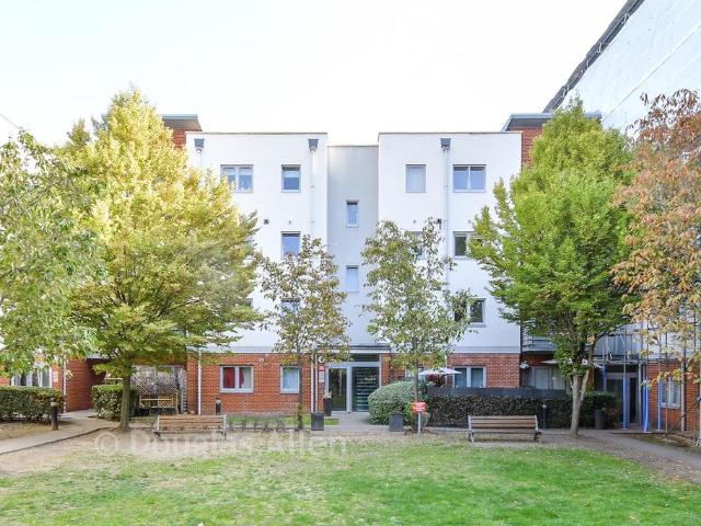 Flat for sale in London Borough of Waltham Forest, Greater London