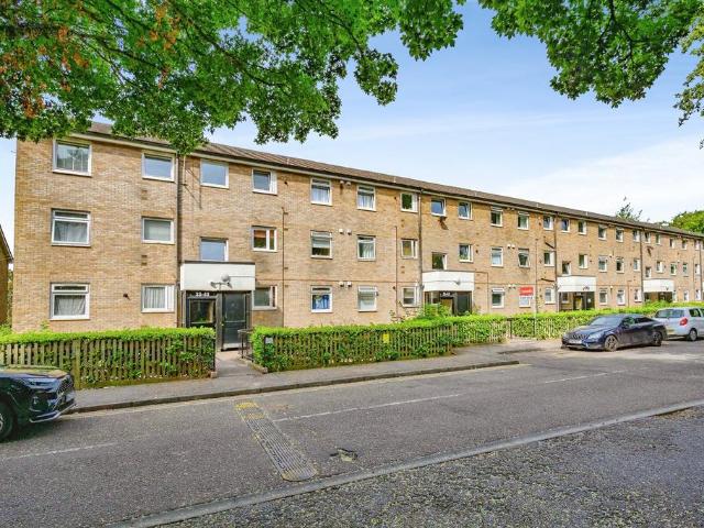 Flat for sale in Hammerfield, Pouchen End
