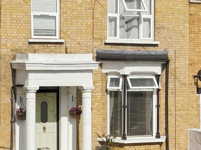 Flat for sale in Leyton, Greater London