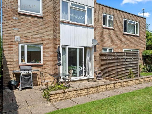 Flat for sale in Wallington, Greater London